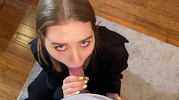 Sex cu o blonda cu ochelari