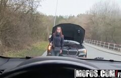 Femei cu vibrator ramane in pana pe autostrada