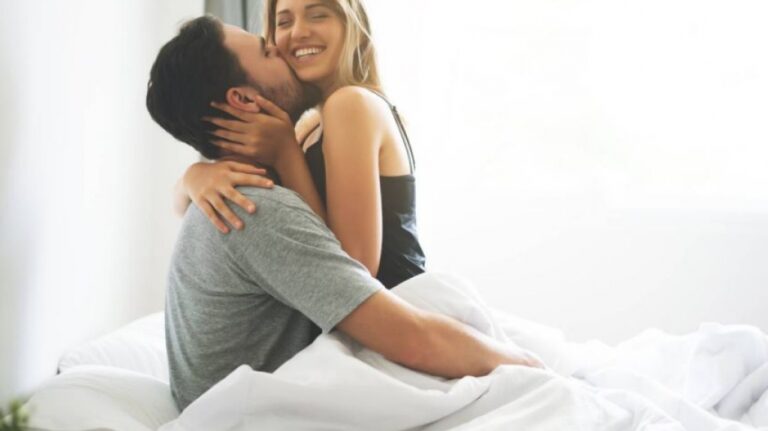 Filmele porno online și influența lor asupra relațiilor moderne